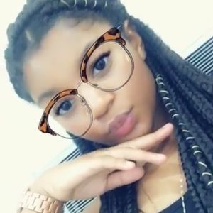 Meet your Posher, Olivia